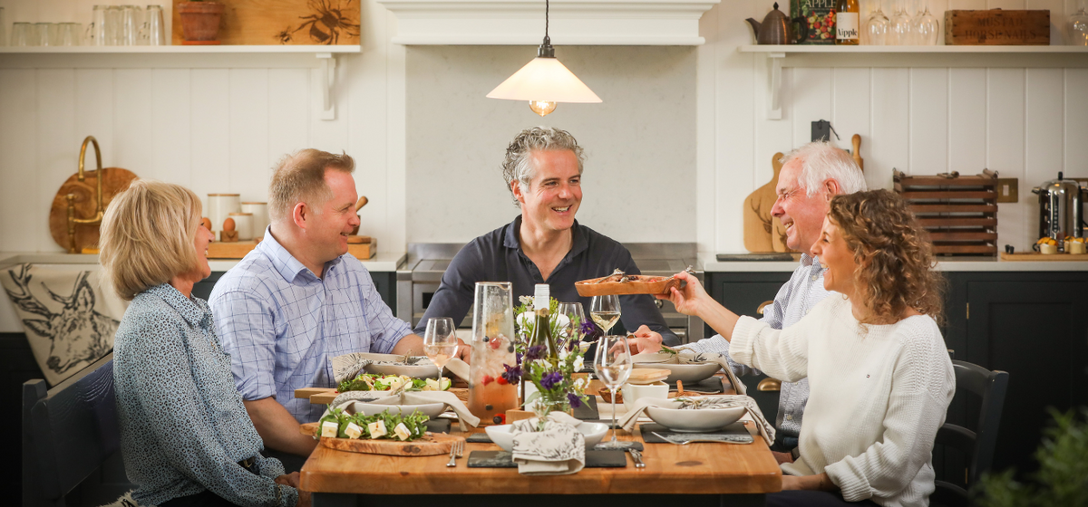 5 Steps To Create The Perfect Tablescape (Even on a Weeknight)